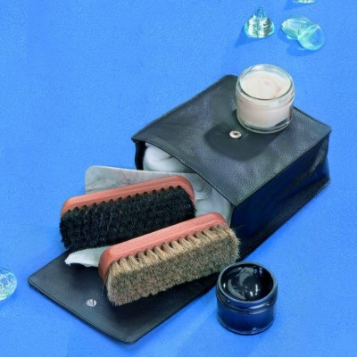Exclusive shoe care set in a leather case